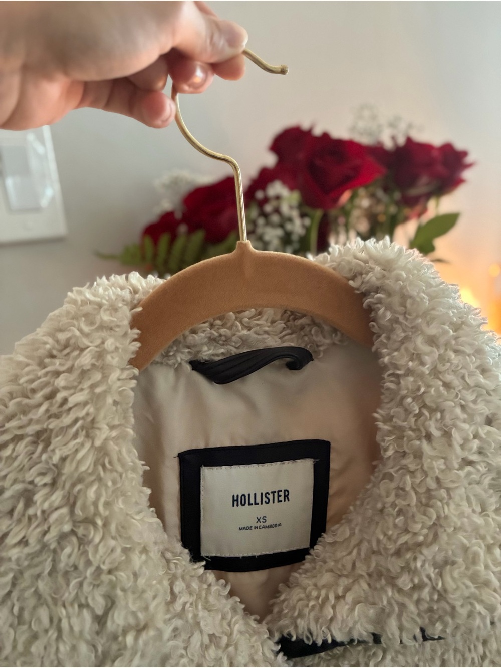 Hollister Cream Sherpa Jacket with Black Trim - Picture 3 of 3